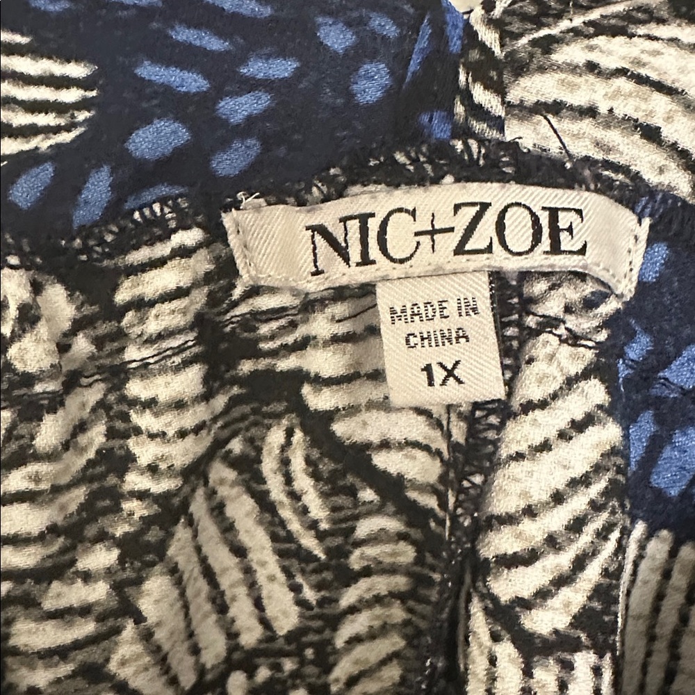 Nic+Zoe Petal Bloom Top Blue/Black Floral Size 1X EUC - Picture 9 of 12
